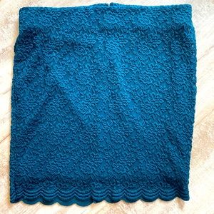 Beautiful lace Torrid skirt with zipper back and elastic waist. In like new!